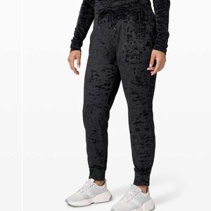 Lululemon Ready to Crush Jogger in Black size 8